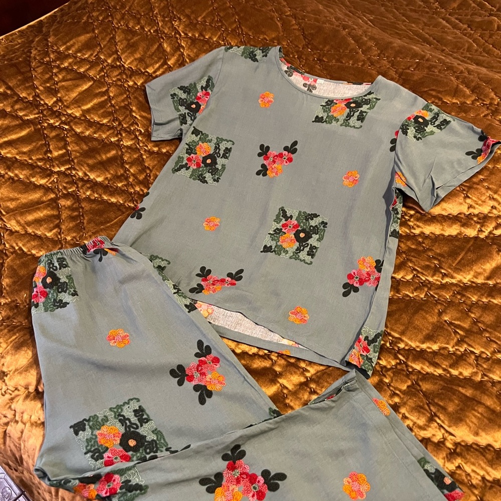 2 ps set Capri and top